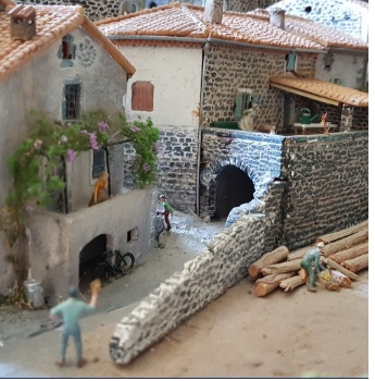 Le village d'AUBIGNAS place du village